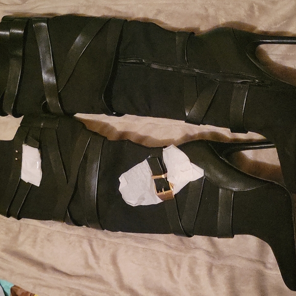 Women boots - Picture 3 of 3